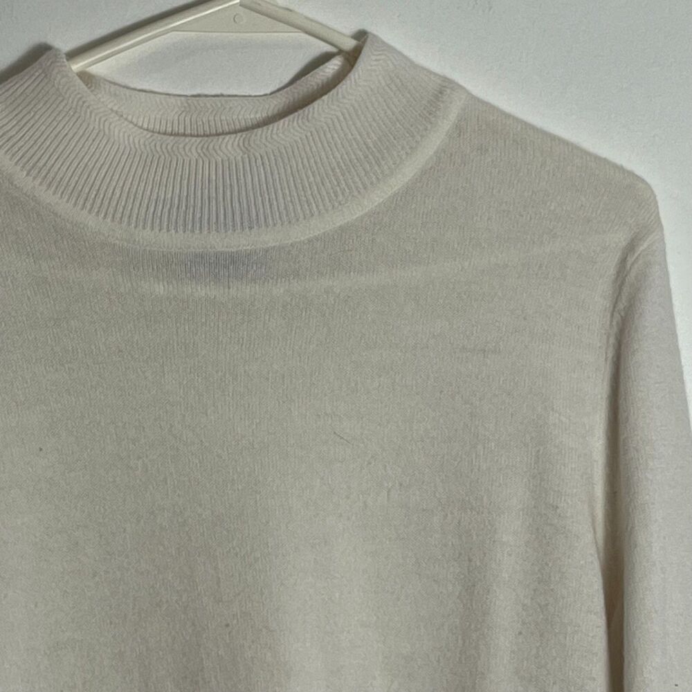 Sag Harbor Ivory White Sweater Size M Classic Casual Business Pullover Top